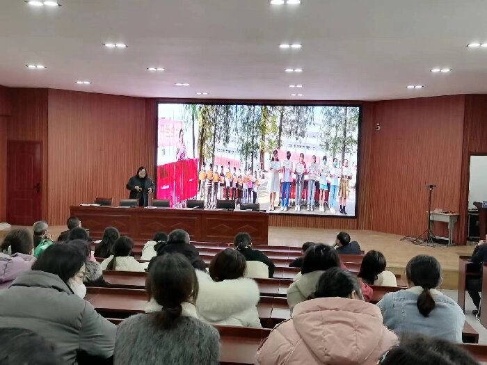 榜样校长发言2.jpg