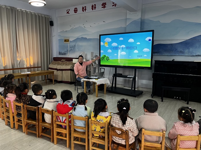 小班数学活动《一颗纽扣》.jpg