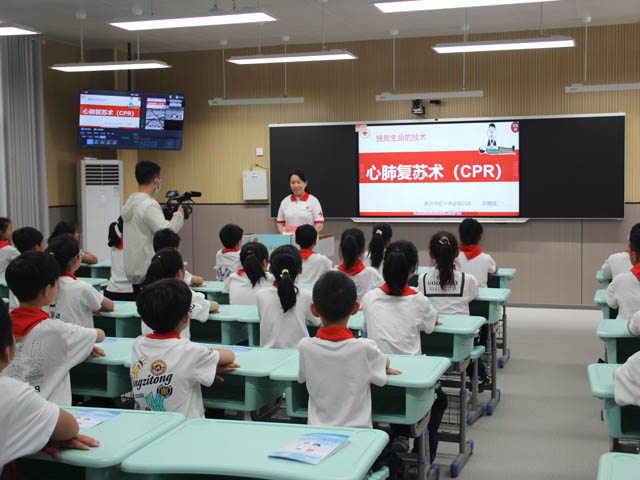 指导心肺复苏.jpg