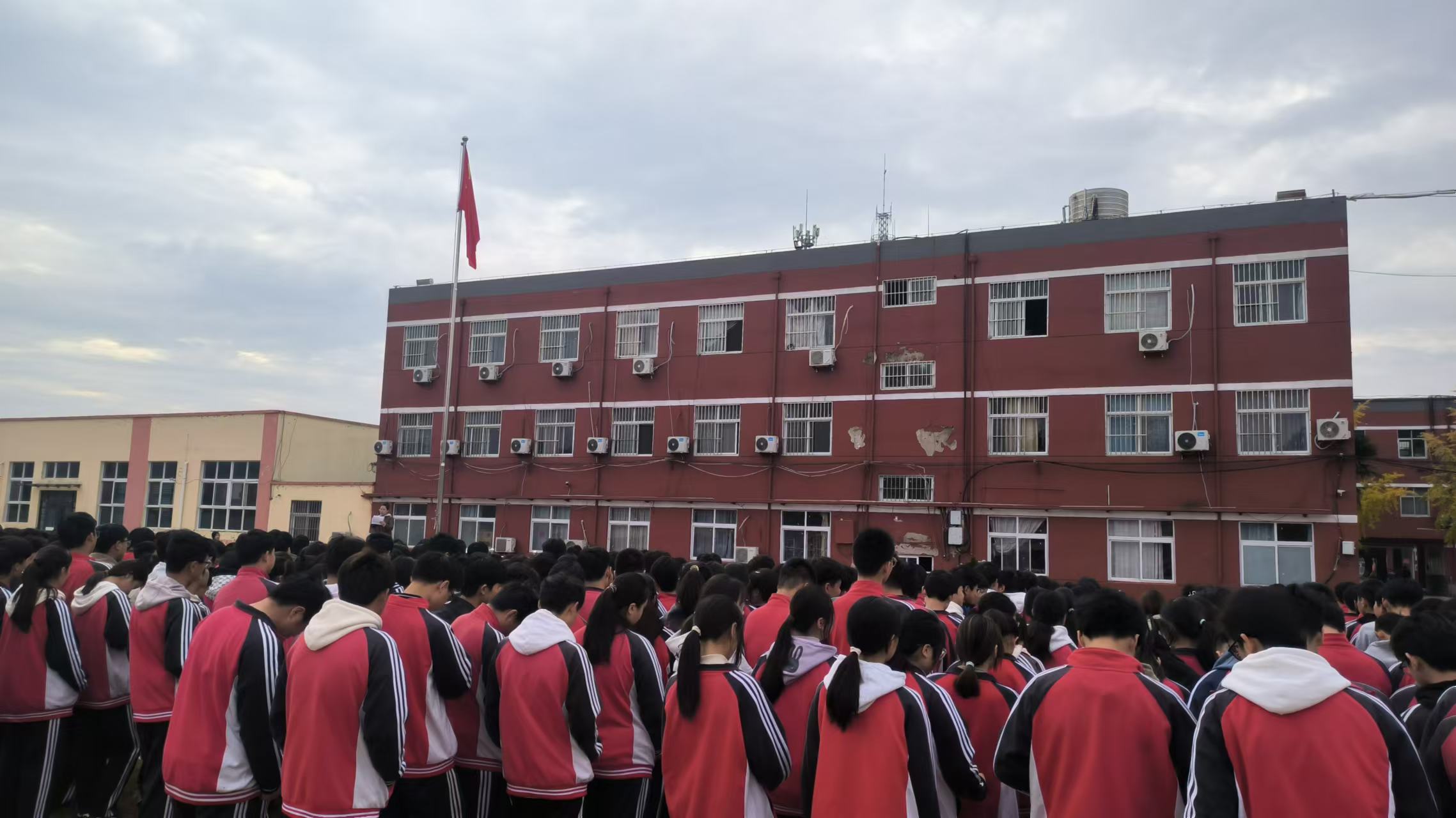 国旗下讲话.jpg