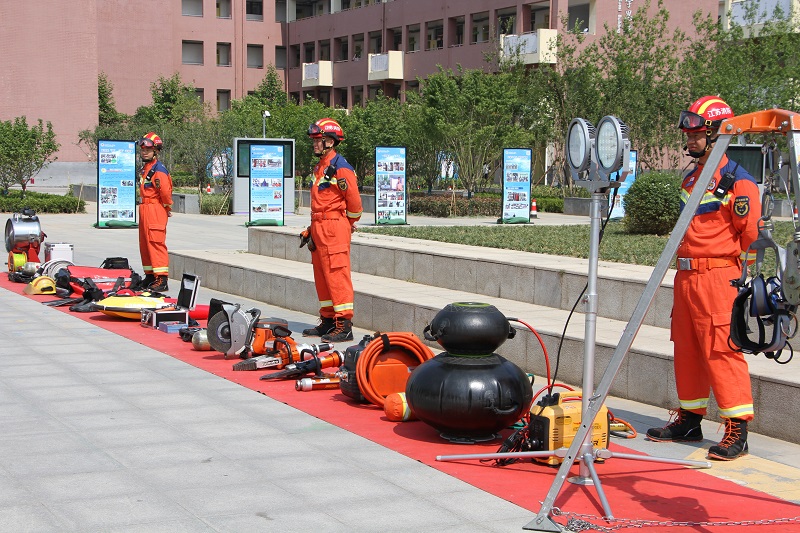 笃新管理|演练始于行 防震记于心 ——徐州市中小学校地震应急演练活动在新安小学集团总校区举行