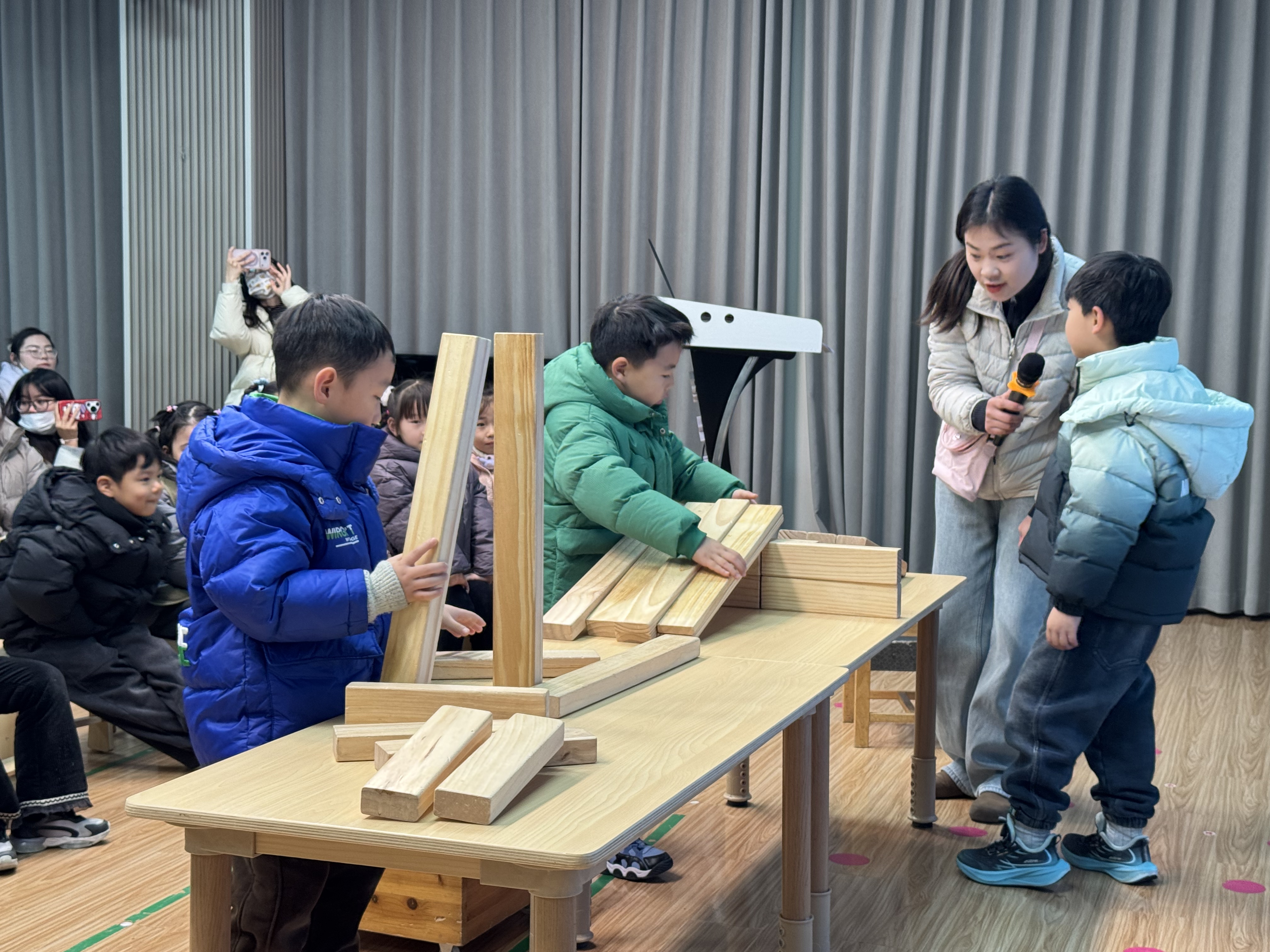 盟动童年启新程 共研共生筑优质 ——新沂市机关幼儿园开展“乡园联盟·园际互访”活动