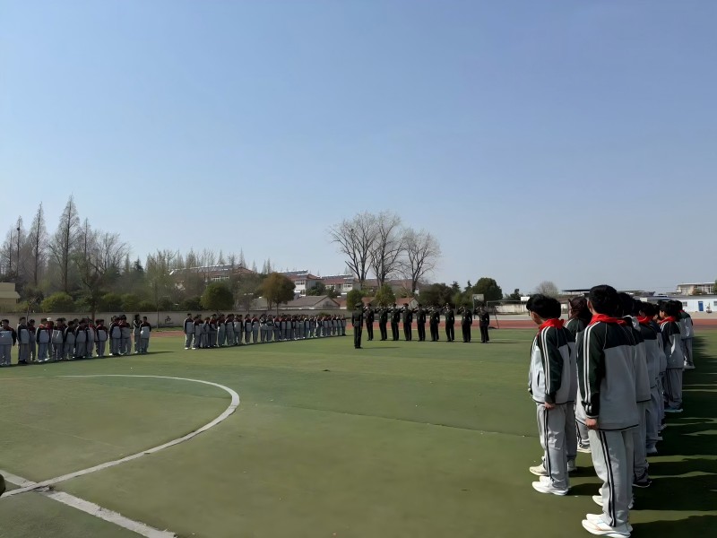 传承红色基因，争做强国少年 ——八一实验学校学生走进部队开展爱国主义教育实践活动 