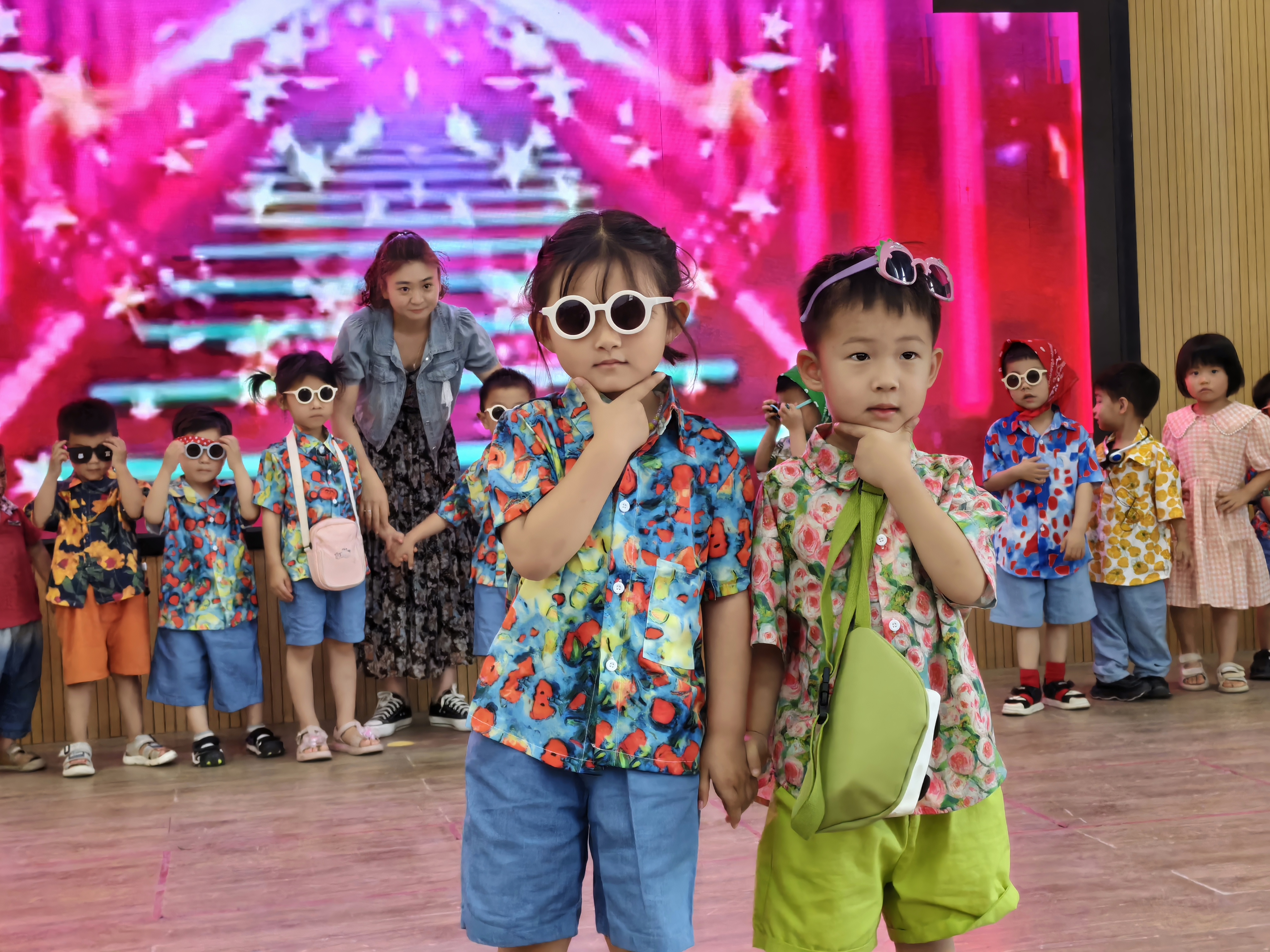 双塘镇中心幼儿园举办“绿荫少年·星光启航”2025届大班毕业典礼暨全园汇报演出
