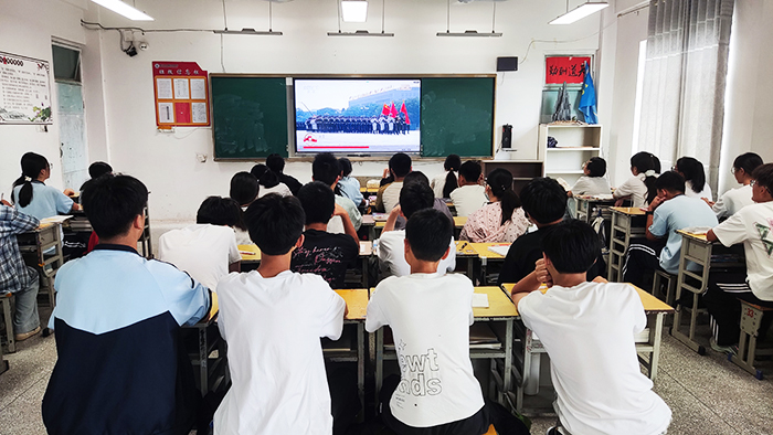 壮阔阅兵燃热血，青春奋进正当时 ——王楼初级中学组织全体师生观看“九三阅兵”活动