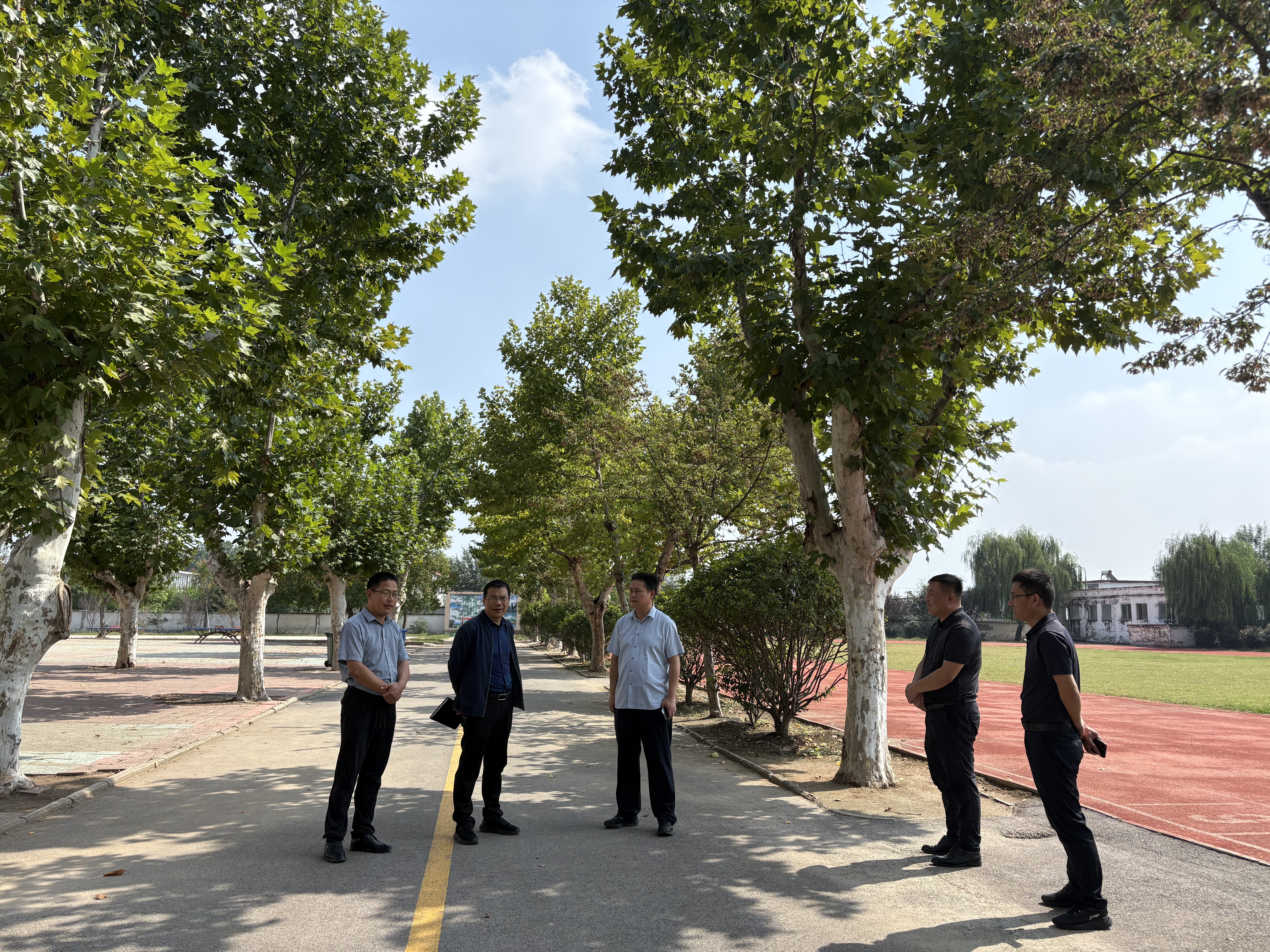 筑牢校园安全防线，喜迎祥和国庆佳节            ——市教育局领导莅临双塘镇徐塘小学检查指导安全工作