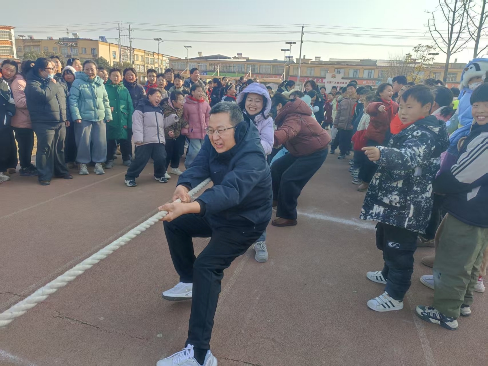 绳舞飞扬燃赛场 师生同心谱华章 ——双塘镇中心小学师生趣味文体活动圆满举行