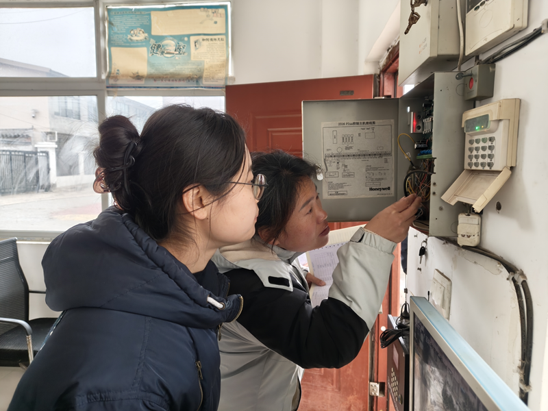 筑牢安全防线 护航开学季——新沂市窑湾镇中心幼儿园开展学期初安全隐患大排查