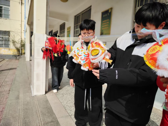 创意花灯贺马年 童心传承中国韵 ——瓦窑镇双庙小学举办元宵节灯展活动