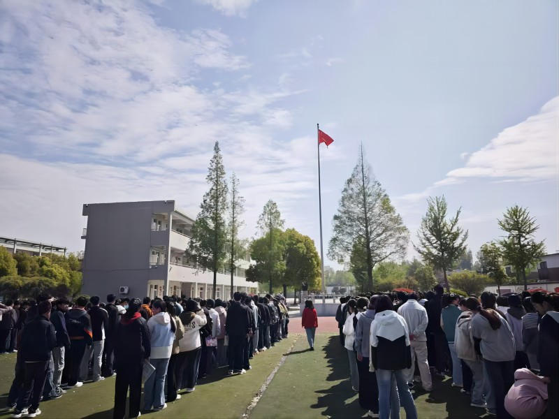 防震减灾 安全护航——八一实验学校开展地震应急疏散演练