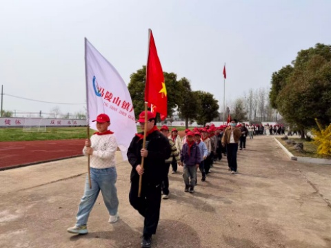 缅怀先烈守初心 砥砺奋进新征程 ——马陵山镇广玉小学开展清明祭扫烈士墓活动