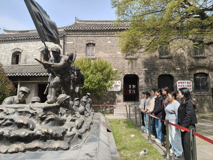 缅怀革命先烈 传承红色基因——新沂市窑湾镇中心幼儿园开展清明节红色教育活动