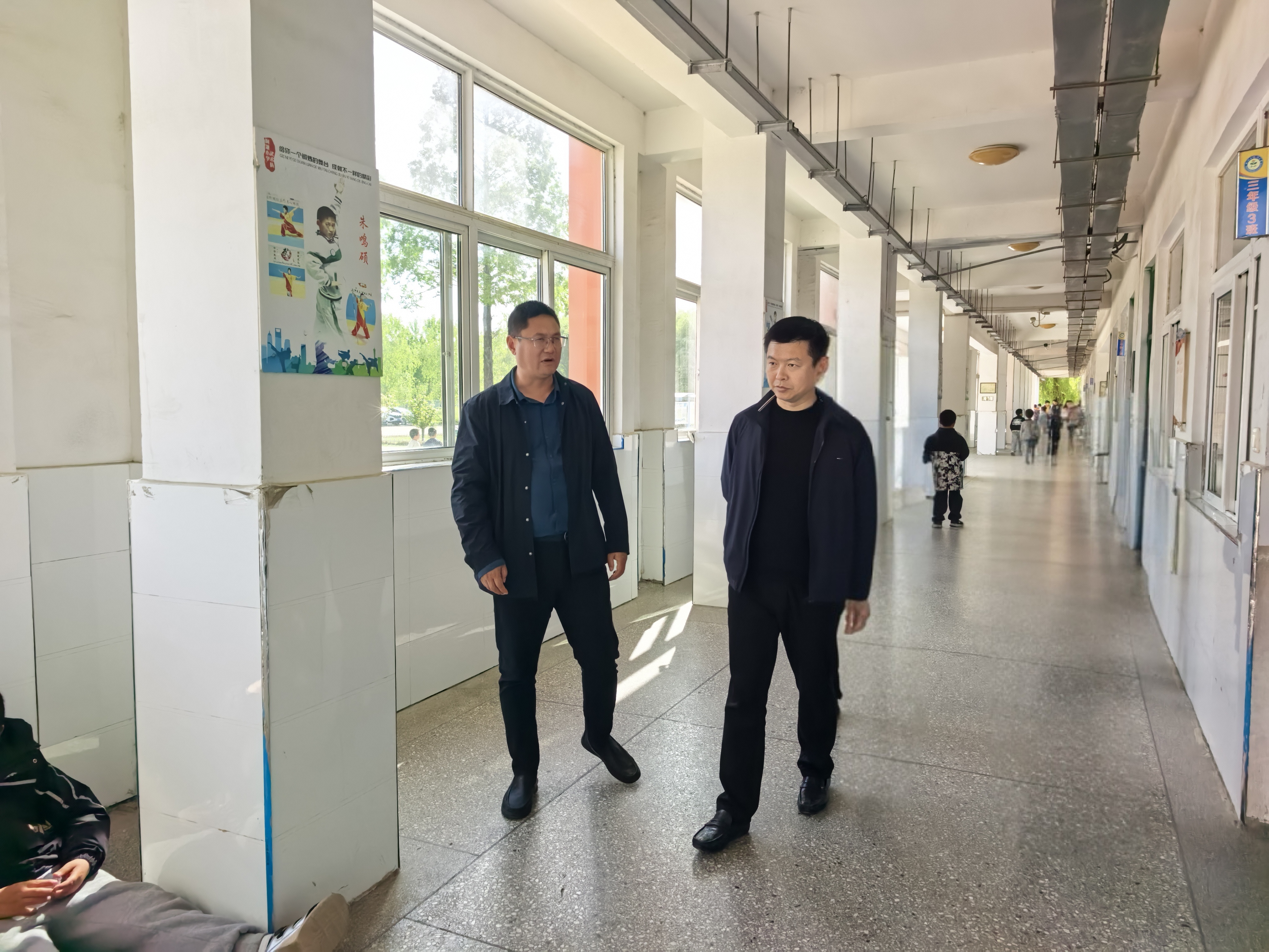 锚定健康第一 深耕五育并举——局领导莅临阿湖小学开展“四不两直”督导检查工作