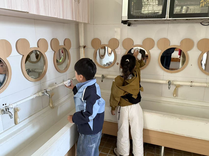 劳动启童趣 德育润童心 ——新沂市阿湖镇黑埠中心幼儿园劳动节主题活动