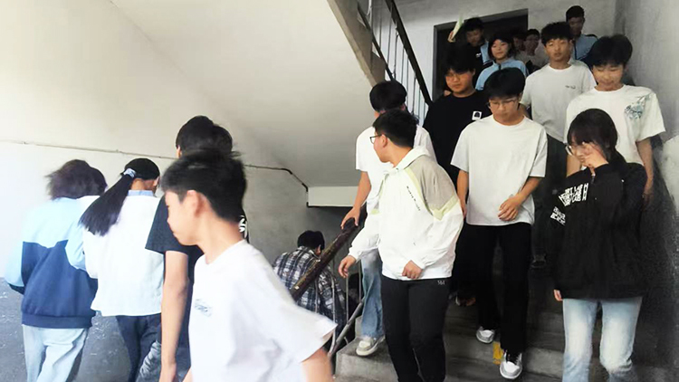 筑牢安全防线 护航校园成长  ——王楼初级中学开展5·12防灾减灾主题教育活动