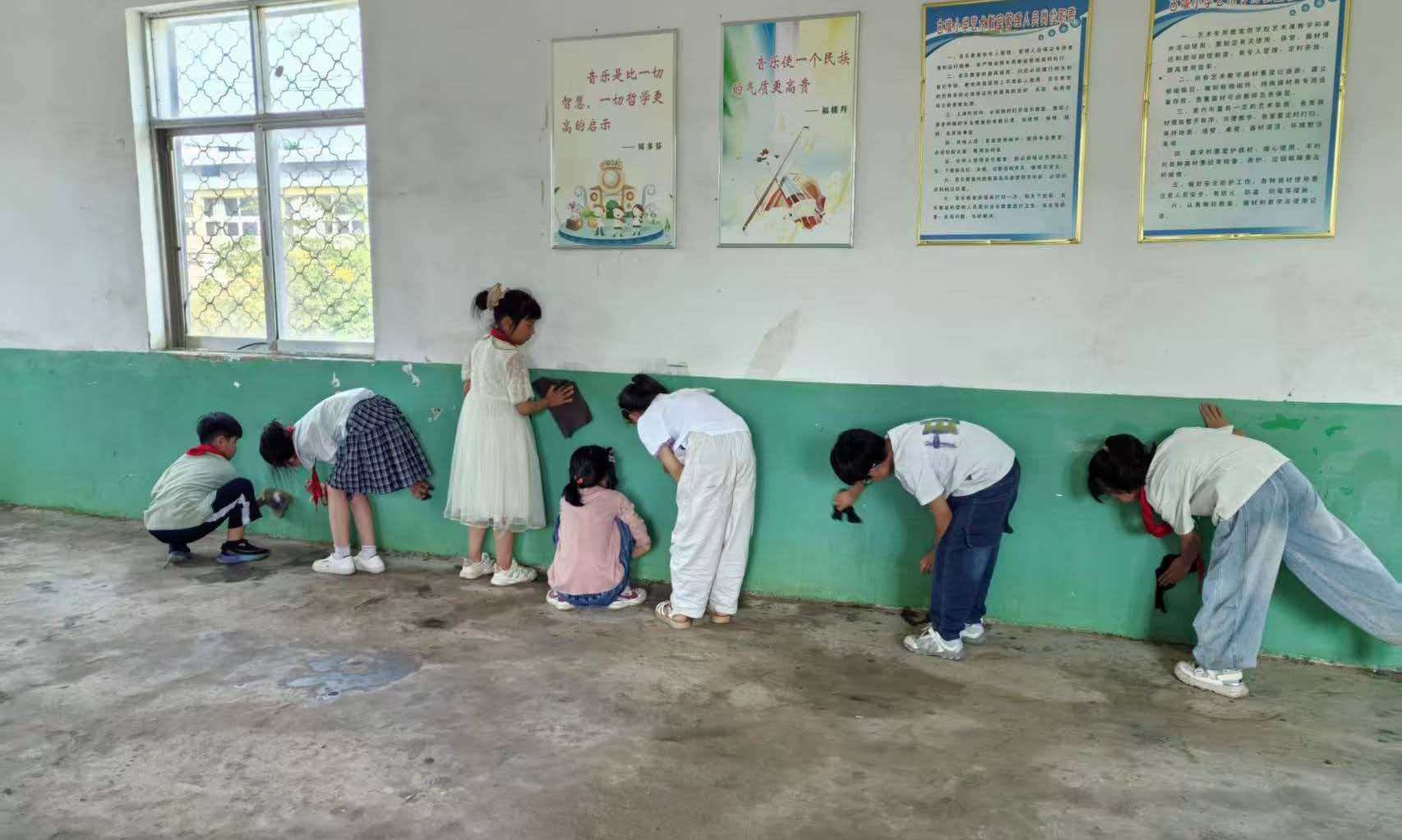劳动润童心 美德伴成长 ——草桥镇古墩小学开展校园大扫除劳动实践活动