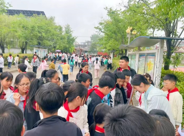 心向阳光，乐享成长 ——堰头小学举办心理健康日主题游园会