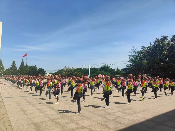 健康第一强体魄 活力校园绽芳华 ——瓦窑镇中心小学开展特色校园体育活动