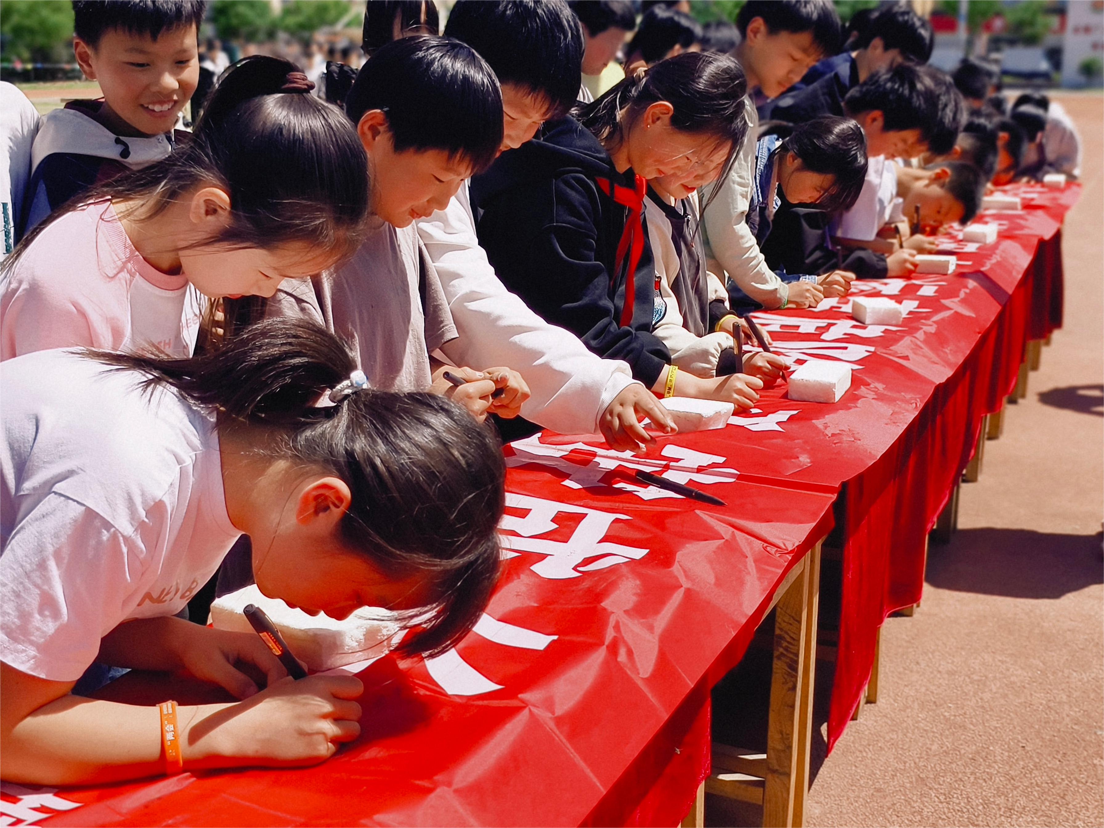 珍爱生命 严防溺水——双塘镇中心小学开展防溺水宣讲暨签名活动