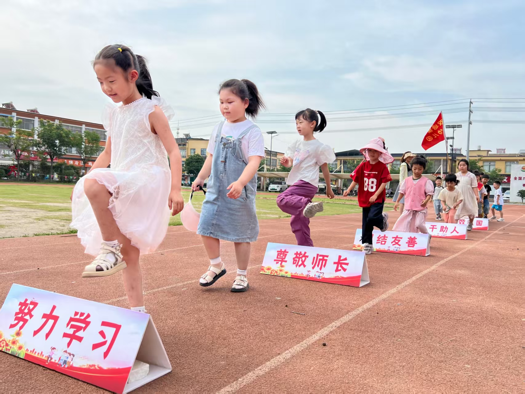 萌娃“趣”探小学，体验别样精彩——双塘镇中心幼儿园大班开展沉浸式小学参观活动