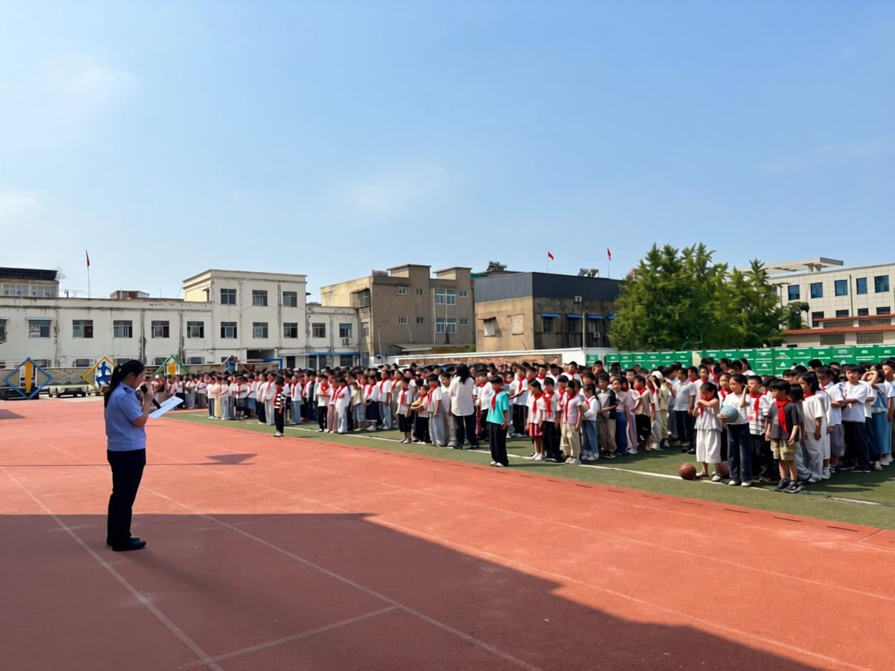 法治润心田 演练筑防线——马陵山镇中心小学开展法治宣讲暨反恐防暴演练活动