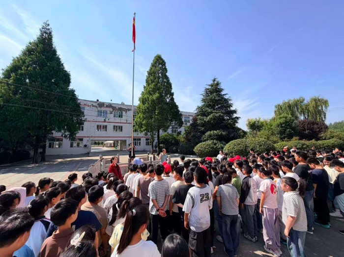 法治护航新学期 平安校园伴成长 ——阿湖小学开展秋季开学法治第一课暨违禁物品专项排查活动