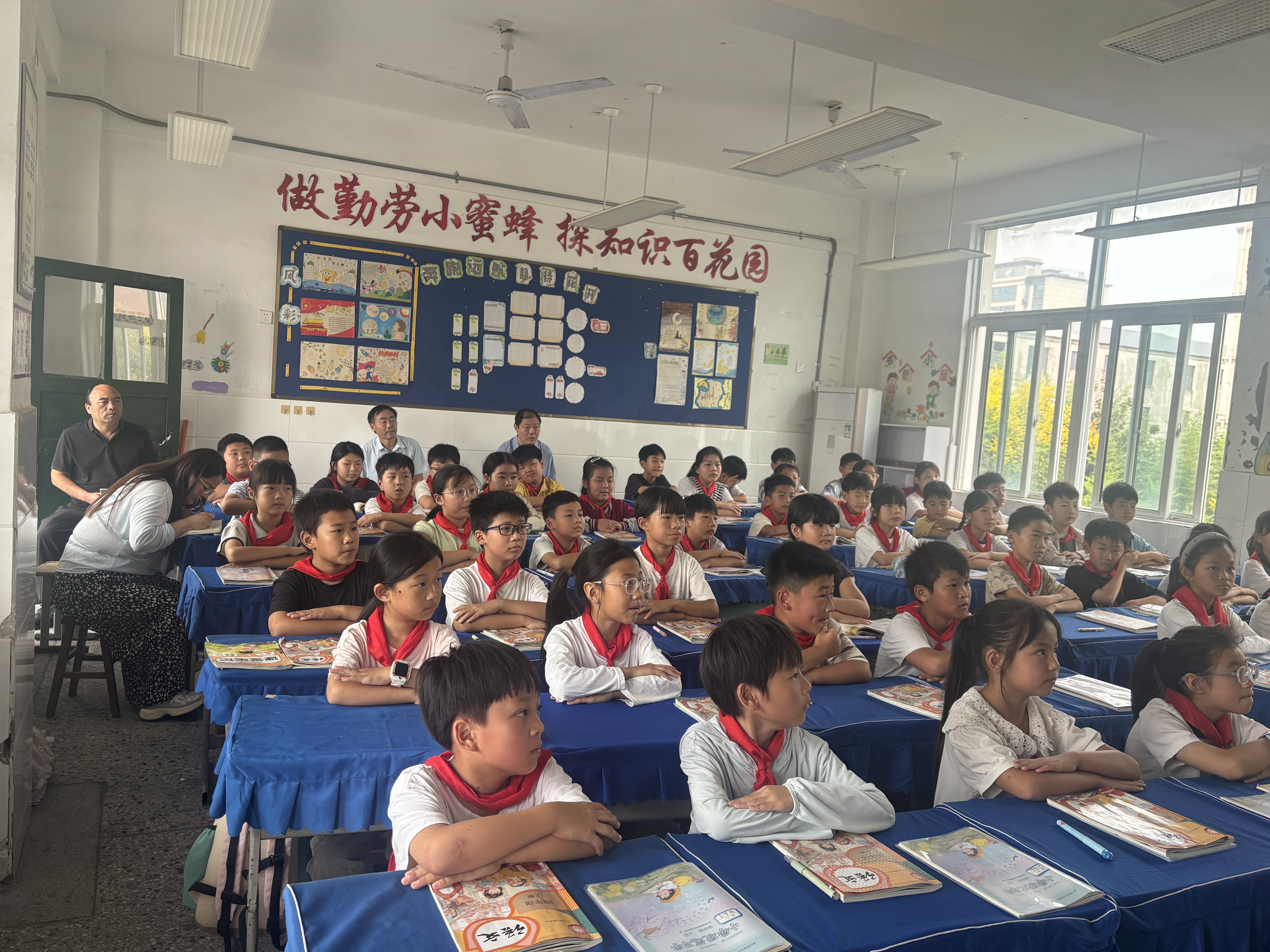 深耕课堂提质效 专家引领促成长 ——市教师发展中心莅临黑埠中心小学开展随堂听课活动